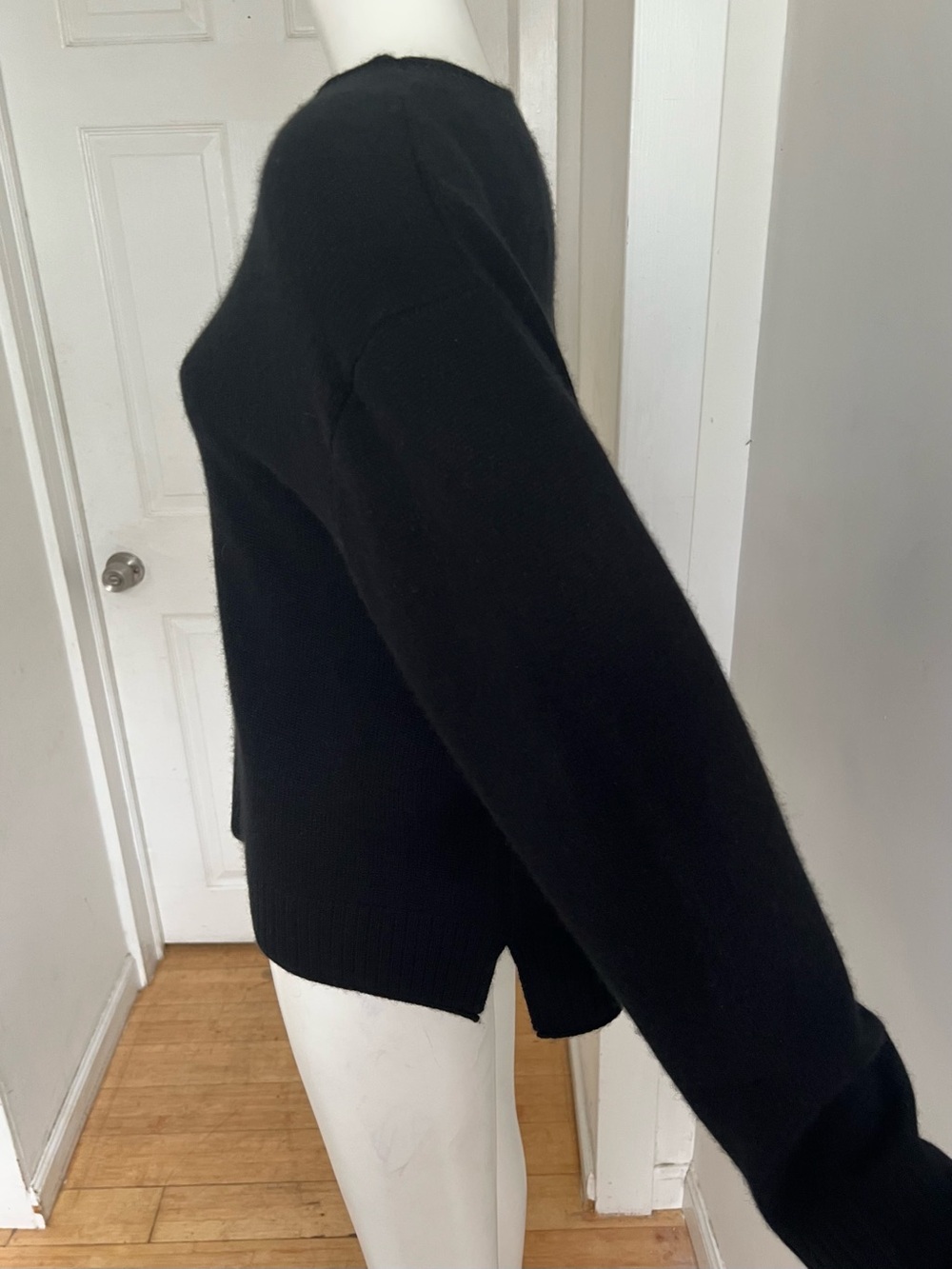 NWT Quince 100% Mongolian Cashmere Boxy Crewneck Sweater Black Sz XL Minimalist - Picture 13 of 16